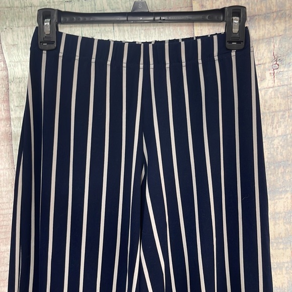 - In good used condition Woman’s Capella wide leg pants. Size is medium. - Picture 2 of 14